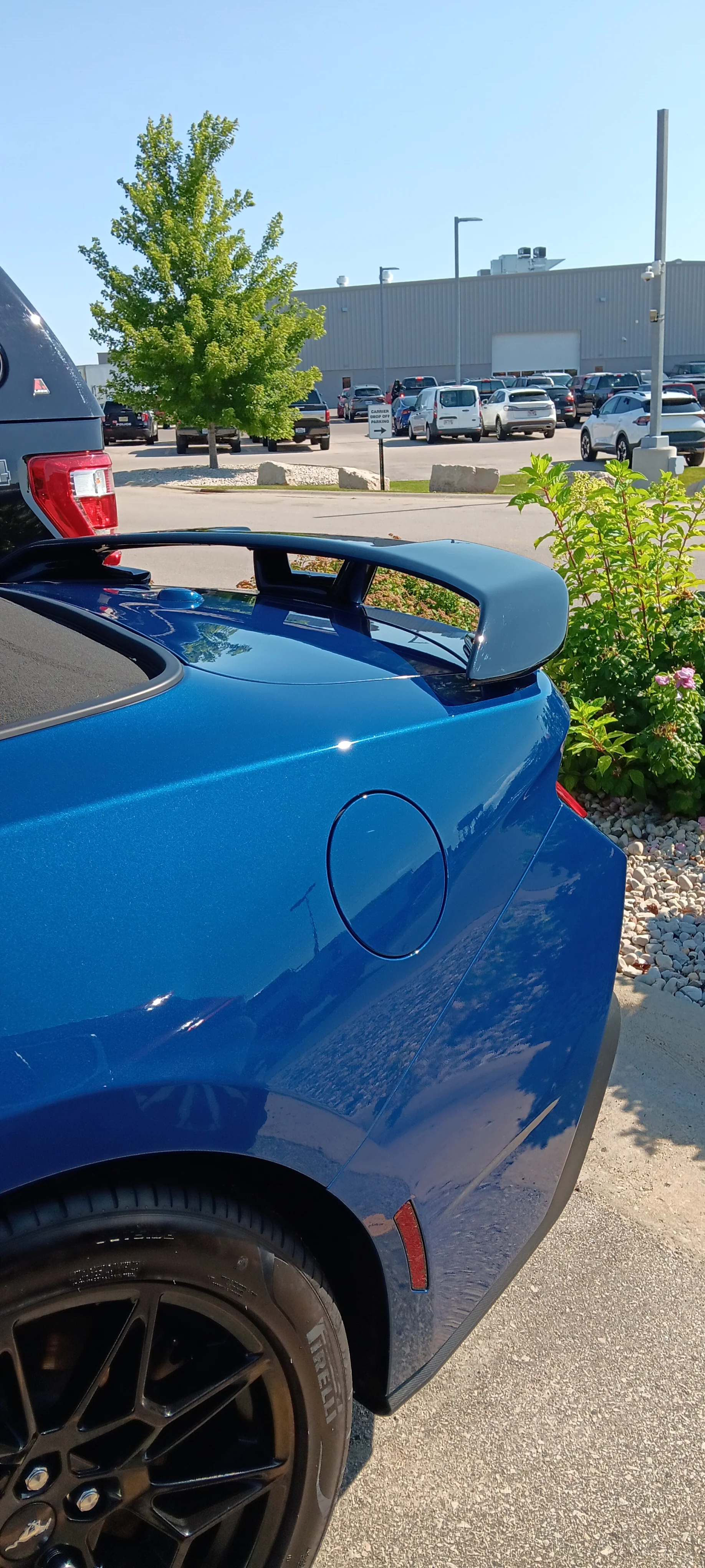 FORD MUSTANG CONVERTIBLE PERFORMANCE STYLE WING NO LIGHT(2024-UP) PAINTED - Image 3